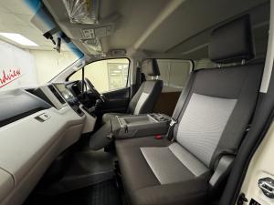 Toyota Quantum 2.8 LWB panel van - Image 7