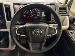 Toyota Quantum 2.8 LWB panel van - Image 8