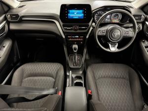 Toyota Urban Cruiser 1.5 XR manual - Image 6