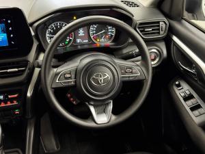 Toyota Urban Cruiser 1.5 XR manual - Image 8