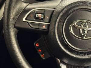 Toyota Urban Cruiser 1.5 XR manual - Image 9