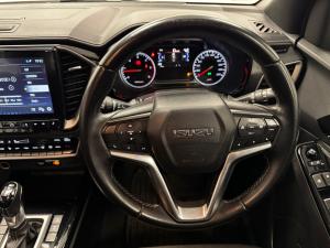 Isuzu D-Max 3.0TD double cab V-Cross - Image 8