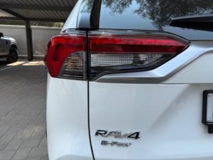 Toyota RAV4 2.5 VX Hybrid CVT E-FOUR - Image 12