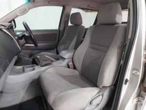 Toyota Hilux 3.0D-4D double cab Raider auto - Image 6