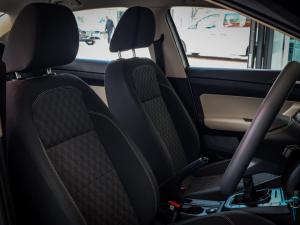 Volkswagen Polo sedan 1.6 manual - Image 12