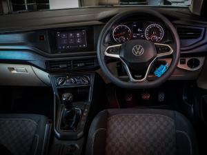 Volkswagen Polo sedan 1.6 manual - Image 9