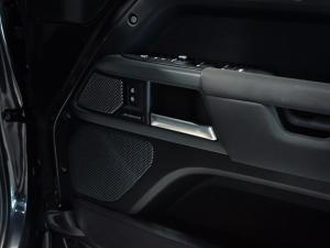 Land Rover Defender 110 D300 X-Dynamic HSE - Image 15
