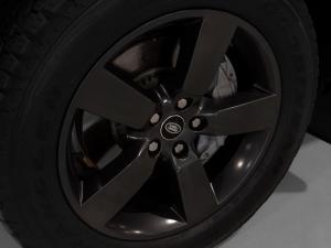 Land Rover Defender 110 D300 X-Dynamic HSE - Image 9