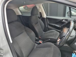 Peugeot 208 1.2 Active - Image 13