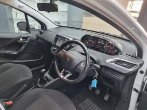 Peugeot 208 1.2 Active - Image 14