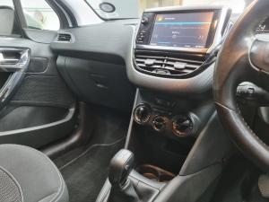 Peugeot 208 1.2 Active - Image 15
