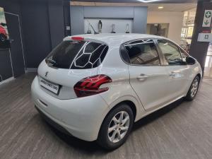 Peugeot 208 1.2 Active - Image 5