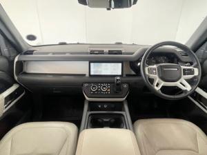 Land Rover Defender 110 D300 SE - Image 12