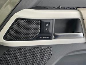 Land Rover Defender 110 D300 SE - Image 15