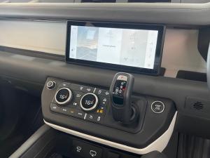 Land Rover Defender 110 D300 SE - Image 16