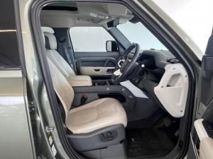 Land Rover Defender 110 D300 SE - Image 18