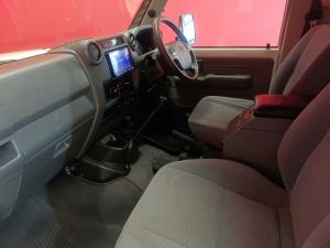 Toyota Land Cruiser 79 4.5DS/C - Image 7