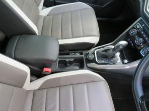 Volkswagen T-ROC 2.0 TSI Design 4MOT DSG - Image 20