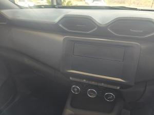 Nissan Magnite 1.0 Visia AMT - Image 12