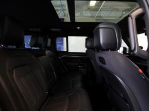 Land Rover Defender 110 D300 X - Image 10