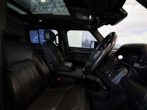Land Rover Defender 110 D300 X - Image 9