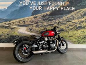 Triumph Bonneville Bobber Black - Image 3