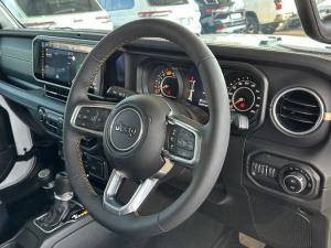 Jeep Wrangler Unlimited 2.0T Sahara - Image 12