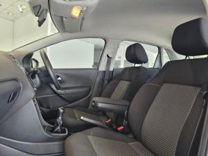 Volkswagen Polo Vivo hatch 1.6 Highline - Image 10