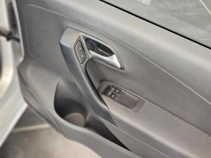 Volkswagen Polo Vivo hatch 1.6 Highline - Image 16