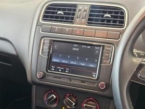 Volkswagen Polo Vivo hatch 1.6 Highline - Image 17