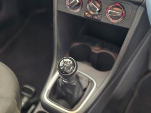Volkswagen Polo Vivo hatch 1.6 Highline - Image 9