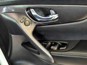 Nissan X-Trail 2.5 4x4 Acenta Tech - Image 13