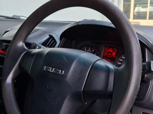 Isuzu D-Max Gen 6 250 single cab Fleetside safety - Image 7