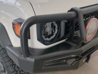 Toyota Land Cruiser 79 2.8GD-6 double cab