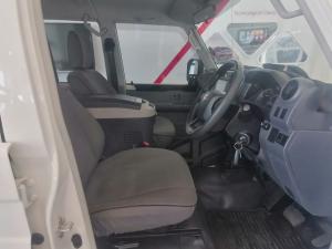 Toyota Land Cruiser 79 2.8GD-6 double cab - Image 12