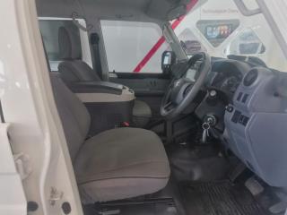 Toyota Land Cruiser 79 2.8GD-6 double cab