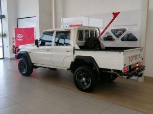 Toyota Land Cruiser 79 2.8GD-6 double cab - Image 3