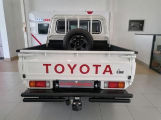 Toyota Land Cruiser 79 2.8GD-6 double cab