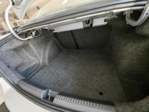 Volkswagen Polo sedan 1.6 Comfortline - Image 23