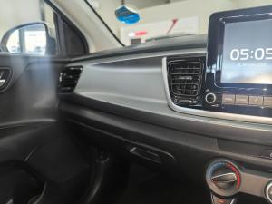 Kia Rio hatch 1.2 LS - Image 13