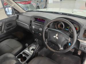 Mitsubishi Pajero 5-door 3.2DI-D GLX - Image 12
