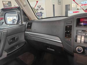 Mitsubishi Pajero 5-door 3.2DI-D GLX - Image 14
