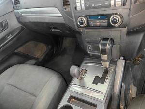 Mitsubishi Pajero 5-door 3.2DI-D GLX - Image 15