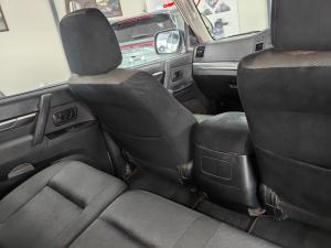 Mitsubishi Pajero 5-door 3.2DI-D GLX - Image 19