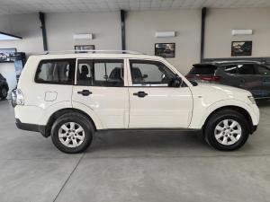 Mitsubishi Pajero 5-door 3.2DI-D GLX - Image 3