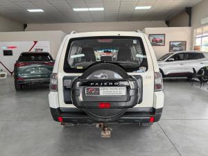 Mitsubishi Pajero 5-door 3.2DI-D GLX - Image 5