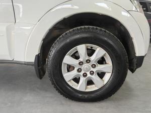 Mitsubishi Pajero 5-door 3.2DI-D GLX - Image 9