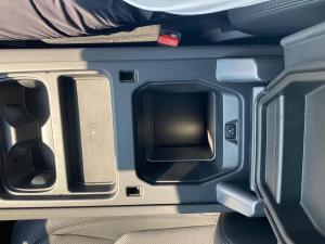 Land Rover Defender 110 D300 X-Dynamic SE - Image 17
