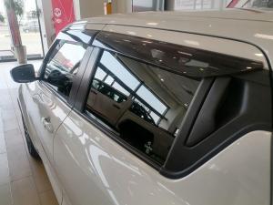Suzuki Swift 1.2 GLX manual - Image 8