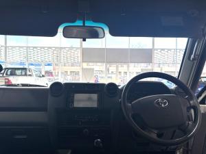 Toyota Land Cruiser 79 4.5D-4D LX V8 single cab - Image 6